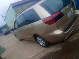 A picture of Nigeria used Toyota sienna for sell at rate of 4.5m