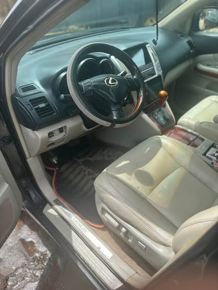 A picture of LEXUS RX330
