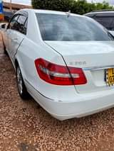 A picture of Mercedes Benz E300
