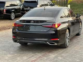 A picture of 2019 Lexus ES 350 FWD Mileage 41000 Trans Automatic Engine