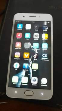 A picture of oppo F1 s ram 4 storage 64gb