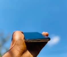 A picture of iPhone XS 256gb IOS 17 6 TT Face ID BH80