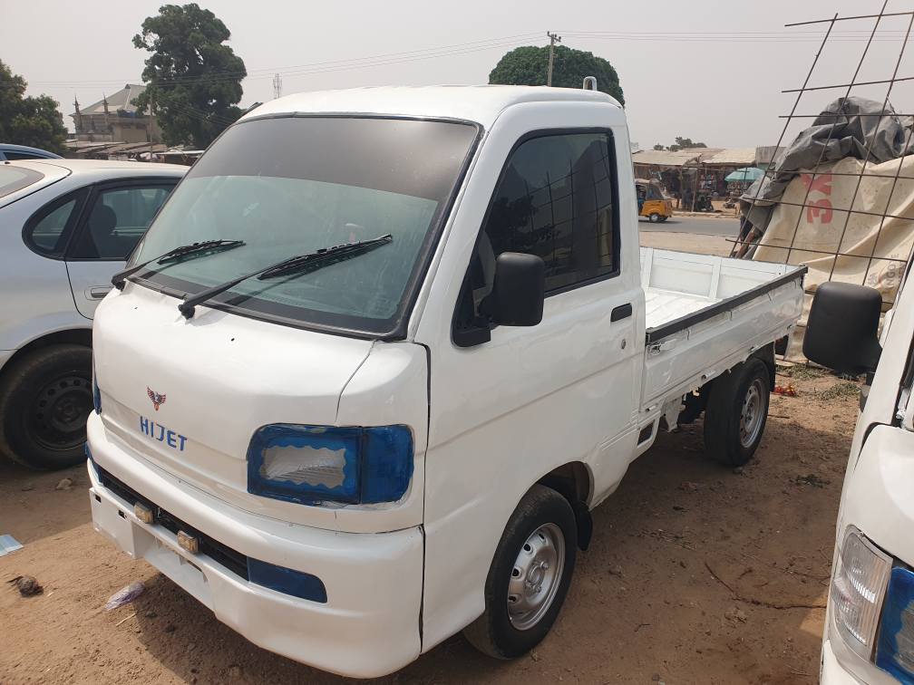 A picture of Extremely clean Hijet Daihatsu with injector engine working perfectly with