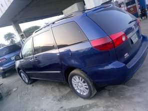 A picture of Toyota big sienna Not first body AC chilling Very sharp