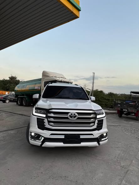 A picture of TOYOTA LC 200 YA MWAKA 2008 DIESEL NAMBA EKA UPGRADE