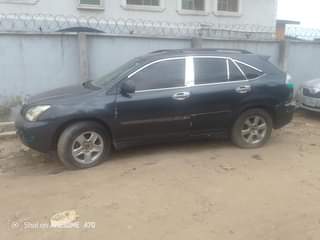 A picture of 2005 Rx330