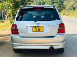 A picture of Toyota kluger Price25 million Cc2360 Call watsp number 0678402797