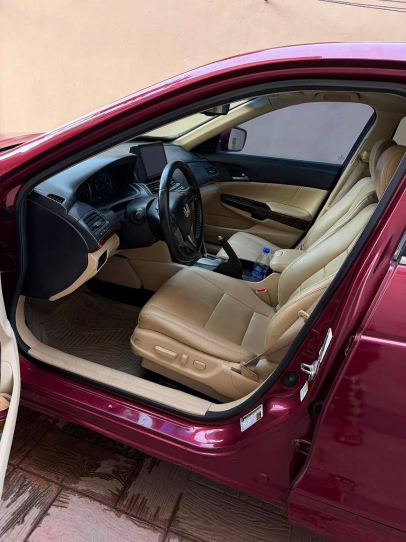 A picture of Honda crosstour 2010