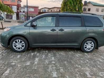A picture of Clean 2014 sienna Fullest option with clean title Price 10