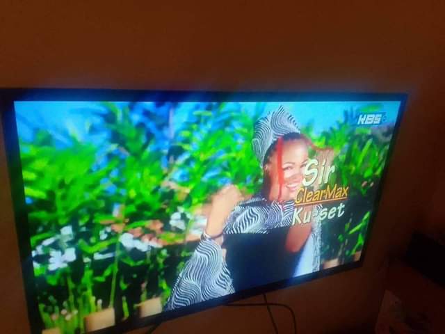 A picture of 32inch saach tv free to air clean