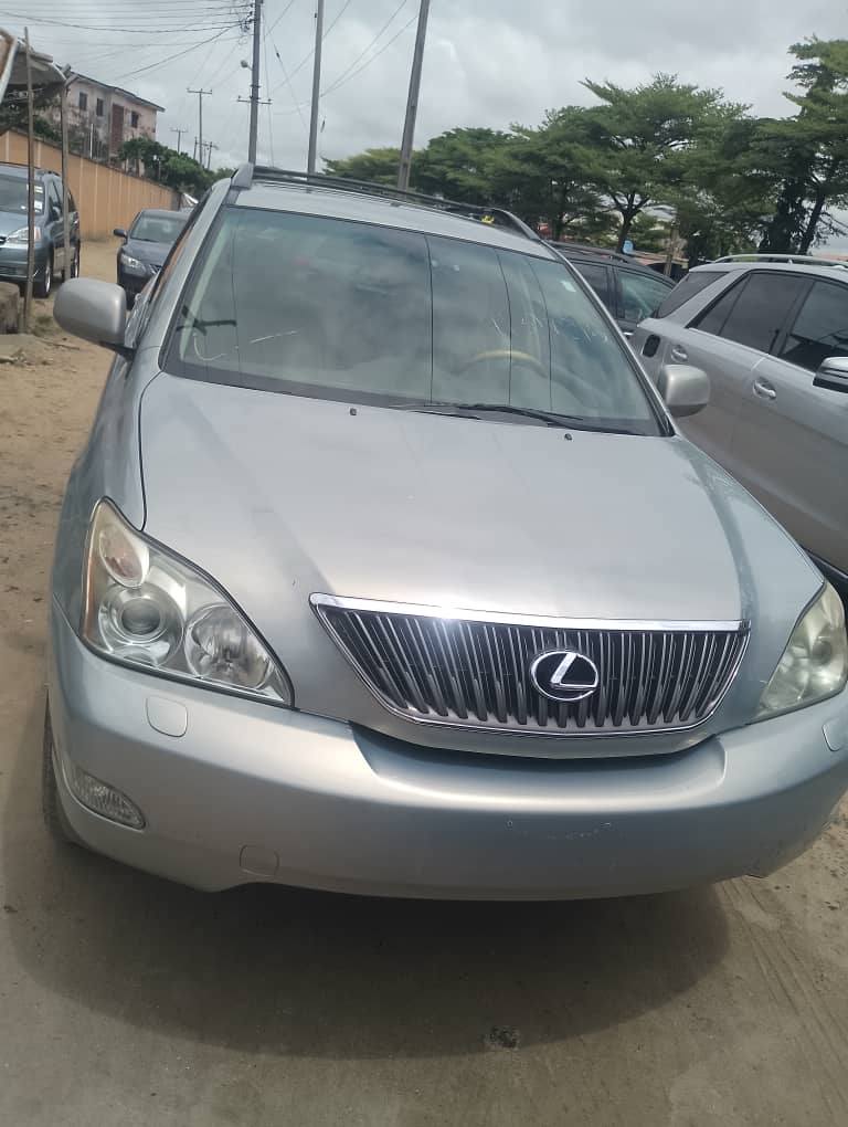 A picture of 2007 Lexus Rx350 tokumbo accident free Price 13m Location Amuwo