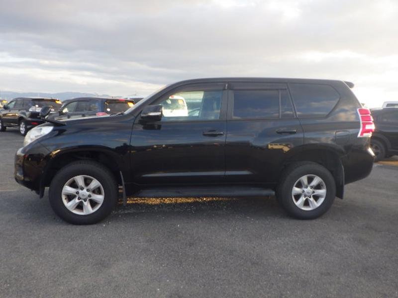 A picture of 2013 TOYOTA landa cruiser prado
