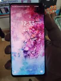 A picture of Samsung s10 clean piece 