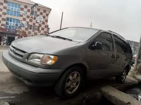 A picture of Toyota Sienna 2002