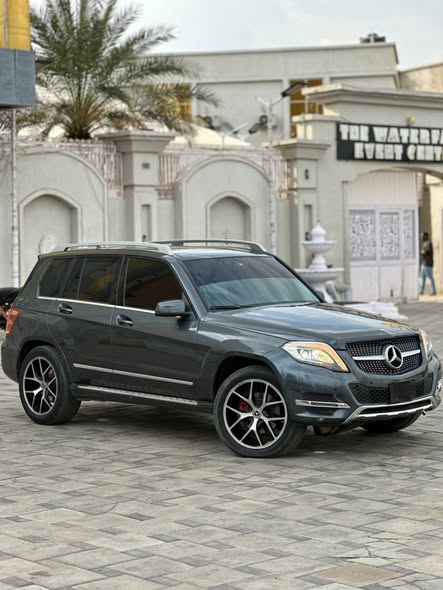 A picture of Sari sari sari sari Mercedes Benz glk