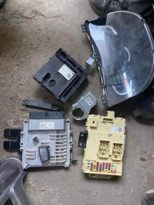 A picture of Only used car spare parts All car spare parts available
