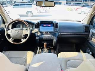 A picture of Toyota Land Cruiser 2012