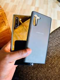 A picture of Hii hapa sasa simu Bei kitongaaa Sumsung Note 10 GB
