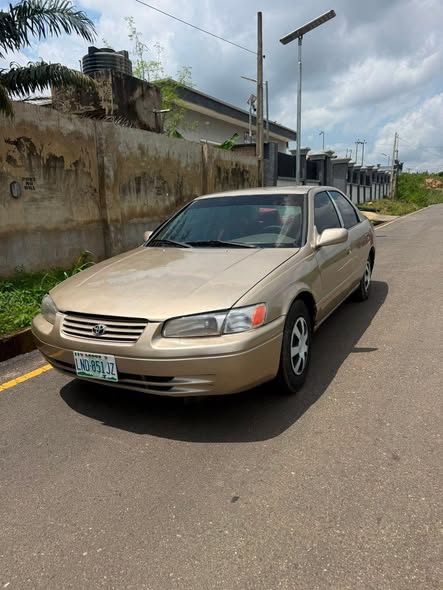 A picture of Toyota pencil Camry first body pan 07036384977