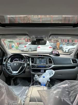 A picture of Foreign used 2017 Toyota Highlander Limited