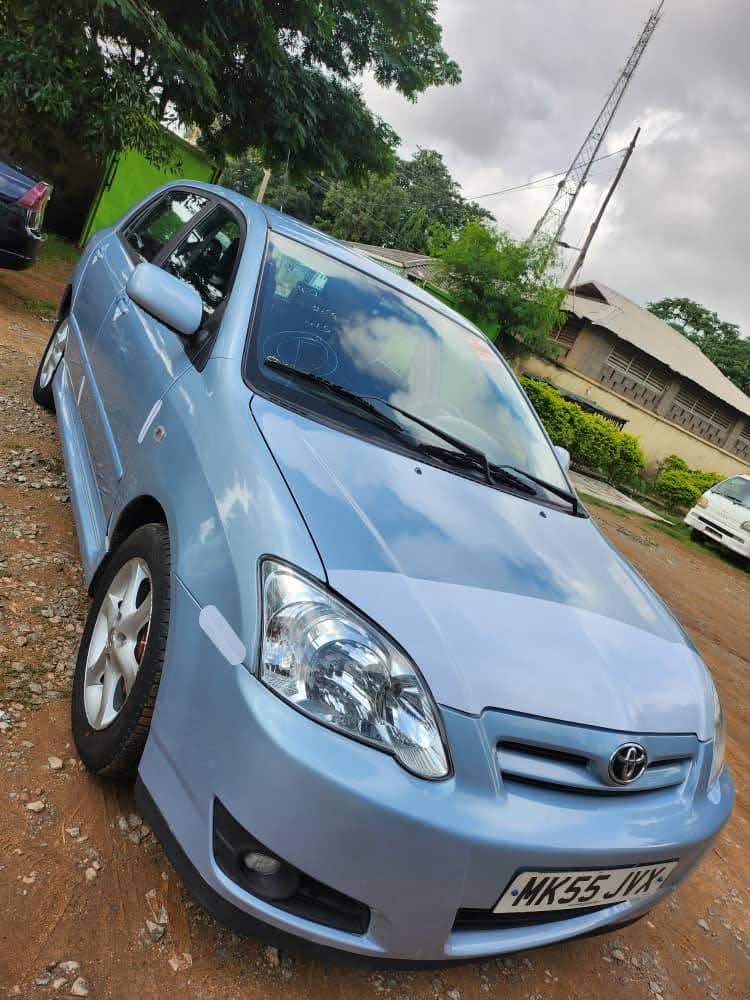A picture of 2006 Toyota corolla obama