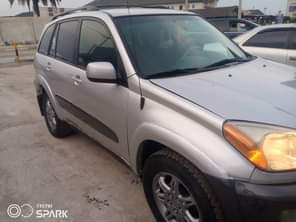 A picture of 2005 Toyota RAV4 Engine and Gear AC Chilling Body very
