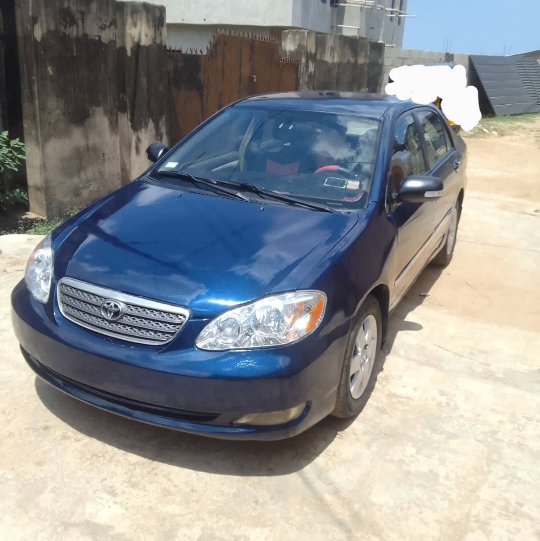 A picture of Toyota Corolla CE 2004