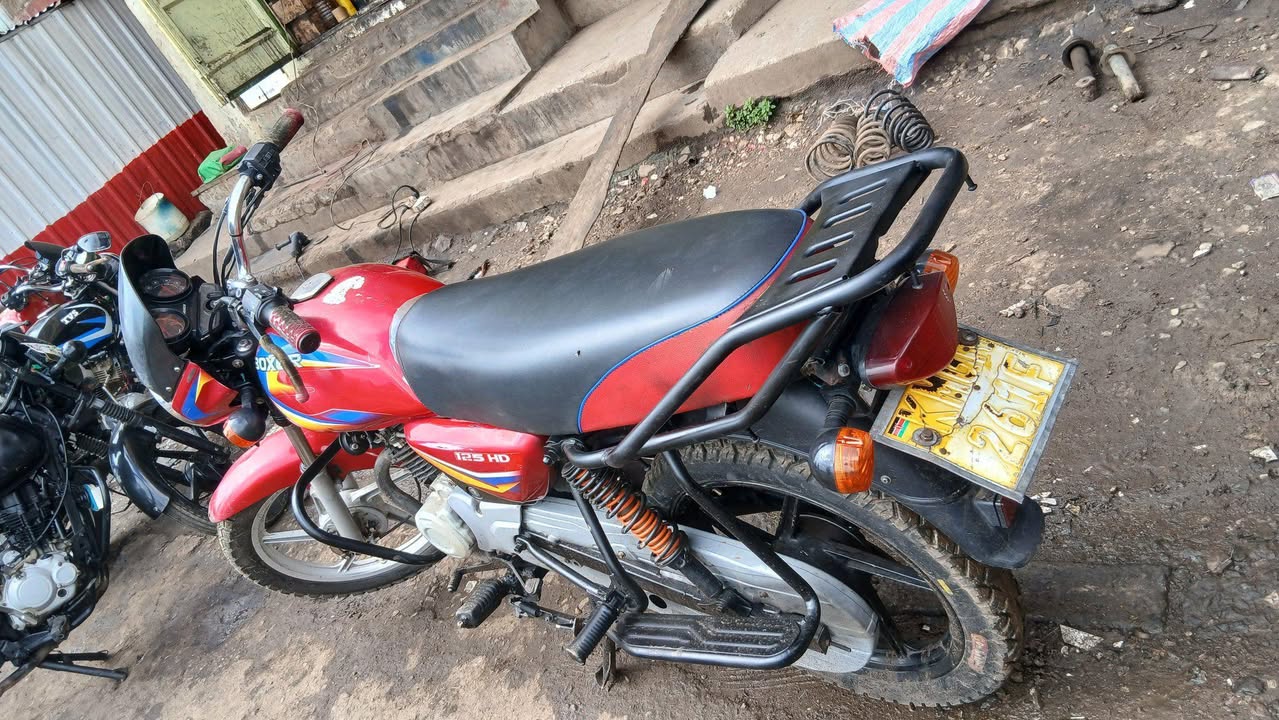 bajaj boxer
