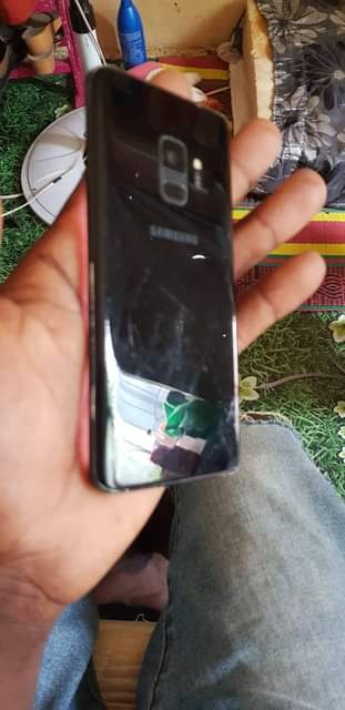 A picture of Samsung galaxy s9 iko poa sanaaaa