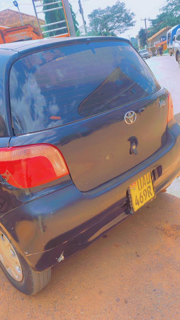 A picture of Toyota Vitz 1.3cc on sale at 9.5m.