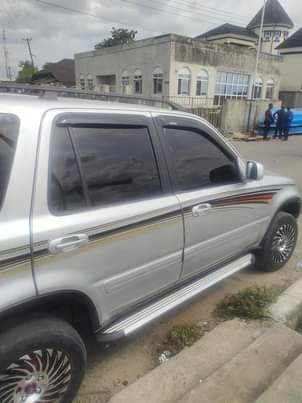 A picture of 2001 HONDA CR V