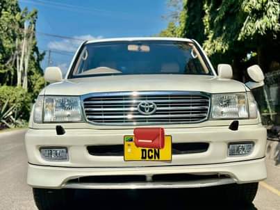 A picture of Landcruser V8