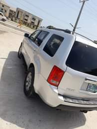A picture of Honda pilot 2010 Engine Gear and AC is Good condition