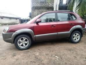 A picture of NEATLY USED 2009 HYUNDAI TUCSON First body First 4 plugs