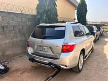 A picture of Super clean highlander first body 2009 model 5M