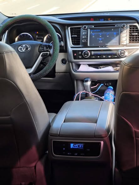A picture of DISTRESS 2018 TOYOTA HIGHLANDER XLE