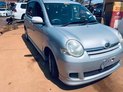 A picture of Toyota Sienta