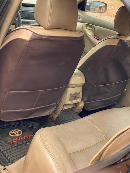 A picture of Toyota Corolla 04