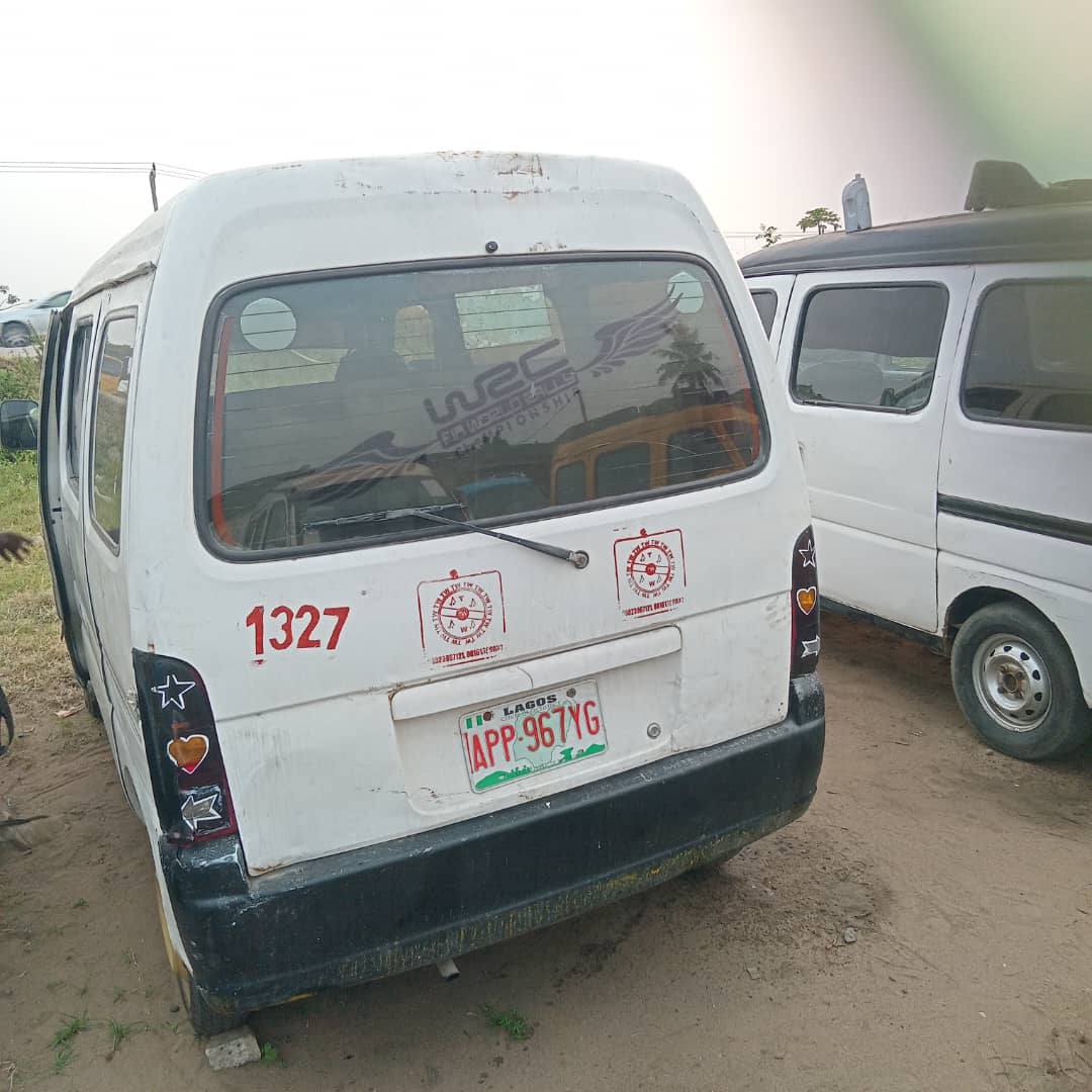 A picture of Suzuki bus Manual drive Chain engine Buy and drive Price