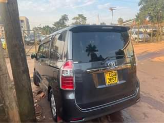A picture of Toyota Noah 2009