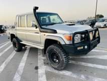 A picture of Toyota landcruser pickup year 2016 double cabin V8 diesel right