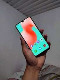 A picture of SAMSUNG A50s