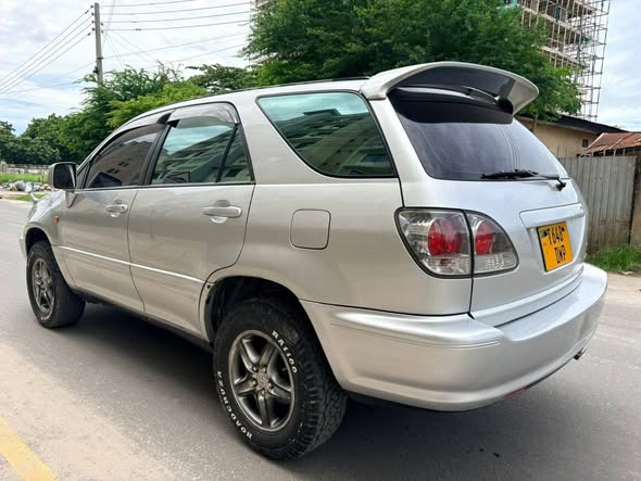 A picture of Toyota harrier old model