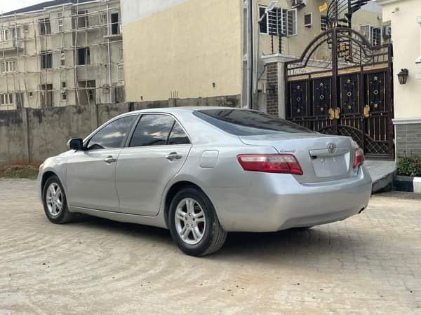 A picture of Toyota Camry 2008 model With an ANDROID SCREEN Neatly baked