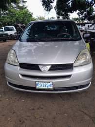 A picture of 2006 Toyota Sienna le In good condition Ac chilling Gear