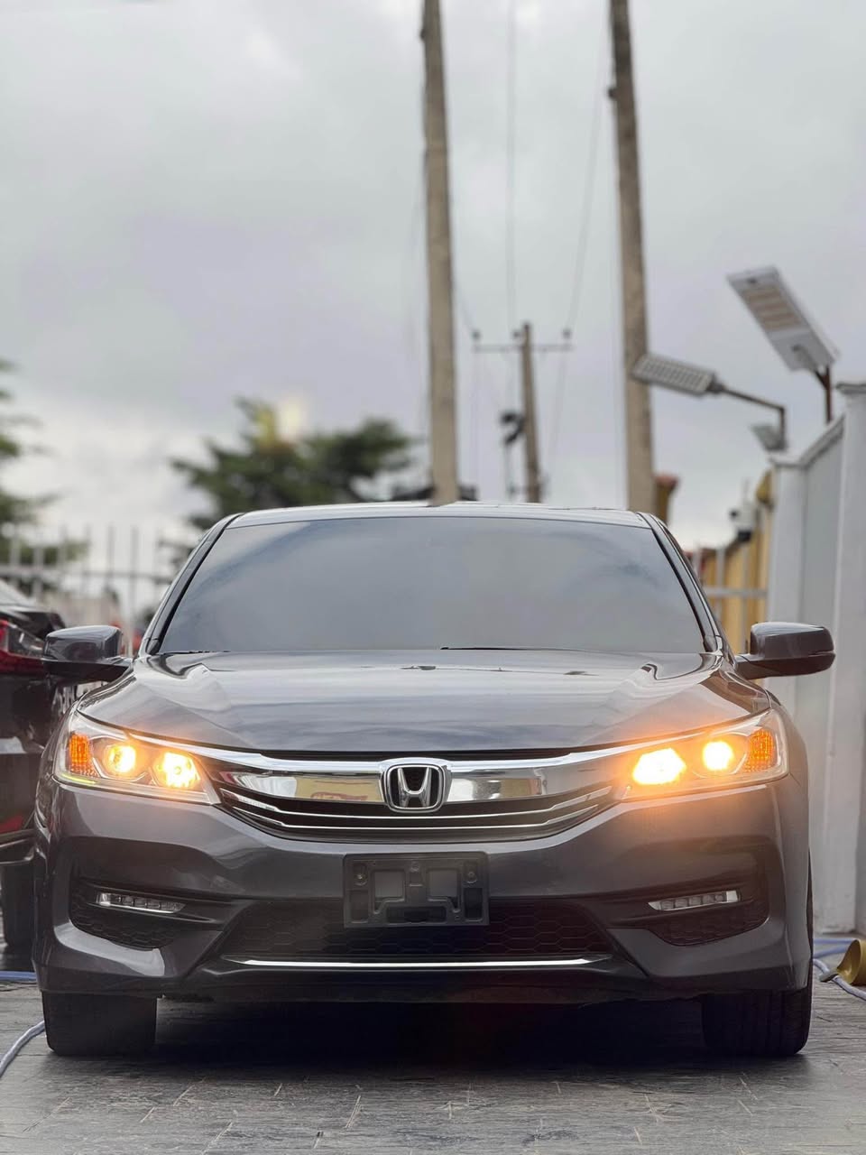 A picture of  Foreign Used Honda Accord EX L 2016 Leather Moonroof