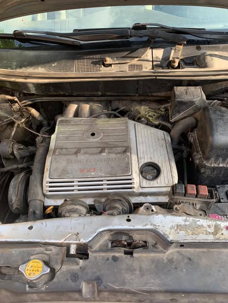 A picture of Destress Lexus Rx300 Buy and drive Engine and ok Ac