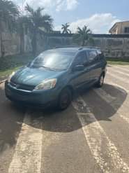 A picture of 2005 Toyota Sienna 4plug Direct Tokunbo Very clean nothing to