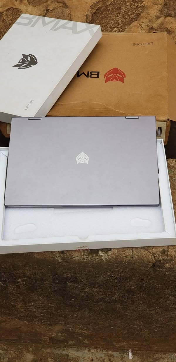 A picture of Bmax Y13 laptop 13.3 inch. Touchscreen. N4120 intel