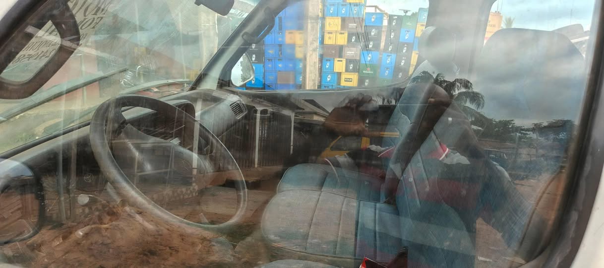 A picture of Toyota hiace Bus